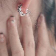 Load image into Gallery viewer, 925 Croissant Earring