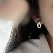 Load image into Gallery viewer, 925 Bold U Earring