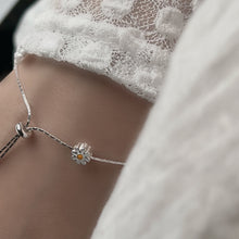 Load image into Gallery viewer, 925 Daisy Bracelet
