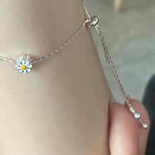 Load image into Gallery viewer, 925 Daisy Bracelet

