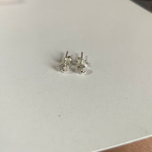Load image into Gallery viewer, 925 Dainty Knot Earring
